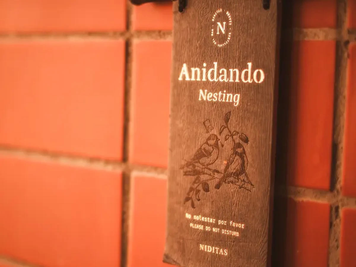 cartel anidando
