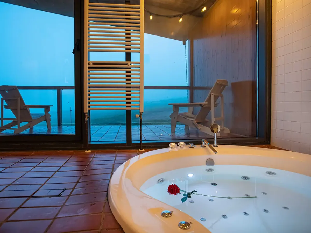 jacuzzi suites niditas